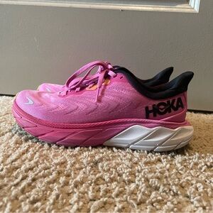 Hoka Arahi 6 Pink